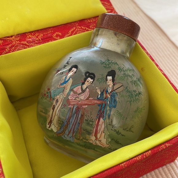 Reverse Hand-Painted inside Snuff Bottle gold stone stopper beautiful - Picture 9 of 10